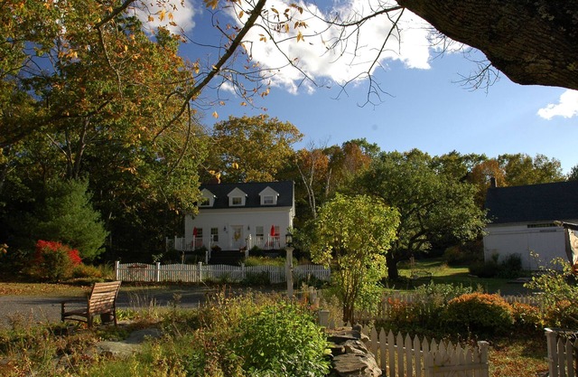 PRECIO REDUCIDO El encantador 5BR Waterfront Cape en una finca de 15 acres