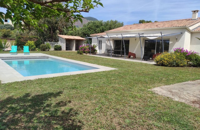 ENCANTADORA VILLA CON AIRE ACONDICIONADO CON PISCINA A LAS PUERTAS DE AJACCIO Y SUS PLAYAS