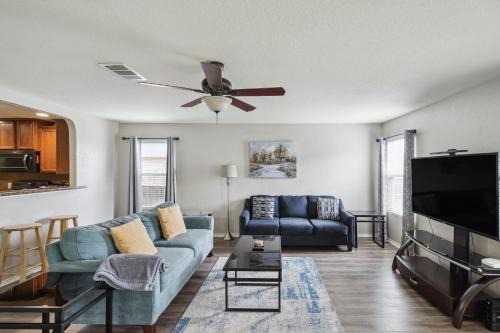 Charming and Spacious 4BR 2,5 BA Hideaway home