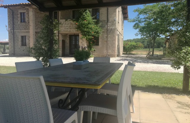 Encanto apt. con piscina en una finca de vino. WIFI gratuito, jardín verduras gratuito, vino gratis