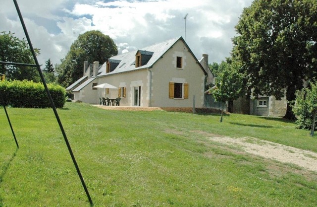 Casa cerca del lago en Chemillé-sur-Indrois: 3 hab, jardín privado, perfecto para familias