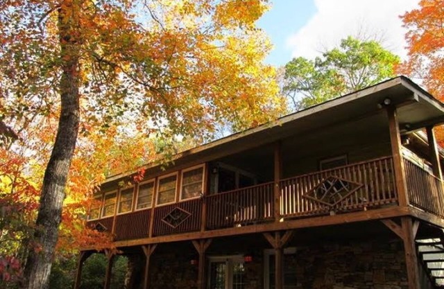 Charming Cabin Retreat Minutes from Blue Ridge Parkway & Mt Mitchell State Park