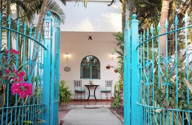 Los Sueños, beautiful casa in Punta de Mita center, one block to beach, WiFi, AC