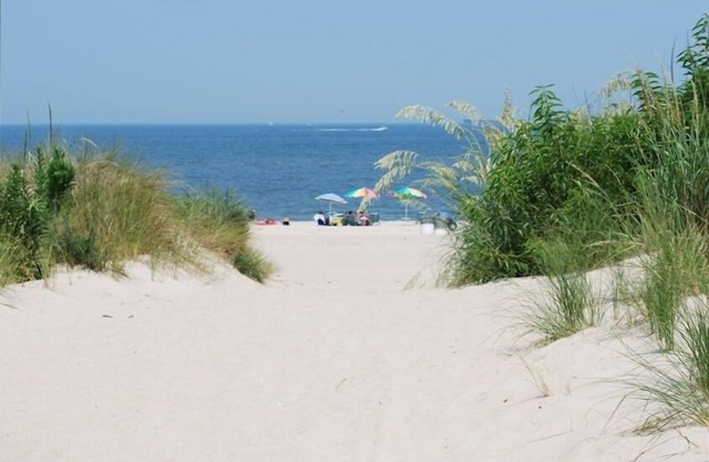 Condominio encantador @ Wide, Sandy Chesapeake Bay Beach (Condominio doble es vrbo # 921880)