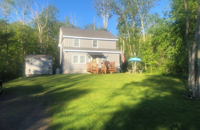 Charming Cottage in Quaint Coastal Bayside, Maine with Waterview