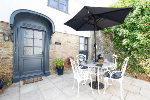 Charming Cottage Near Dartmouth With Log Burner