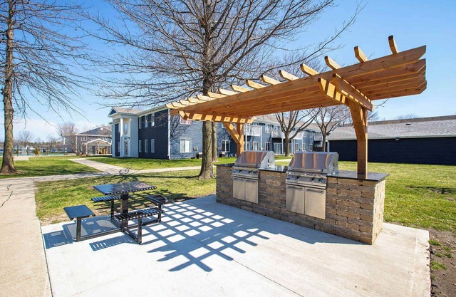 University Suite + Pool + Gym (Ames)