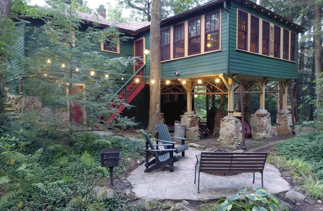 Encantador campamento de Creekside en Laurel Highlands