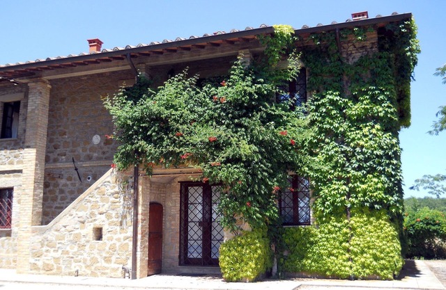 Encantadora casa de campo con piscina cerca de Asís y Perugia, en una finca de vino