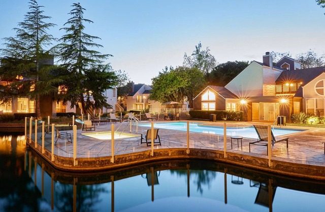 Charming Foster City 2BR w/ Gym, 2 Pools & W/D, near VISA, by Blueground