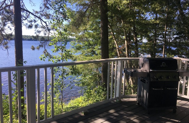 Encantadora cabaña de cuatro estaciones en el lago Muskoka