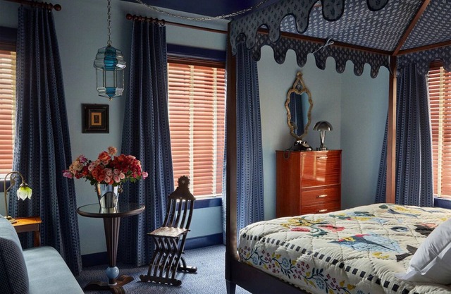 Charming Gothic Room w/ Plush Quilted Bedding Near Baltimore's Attractions