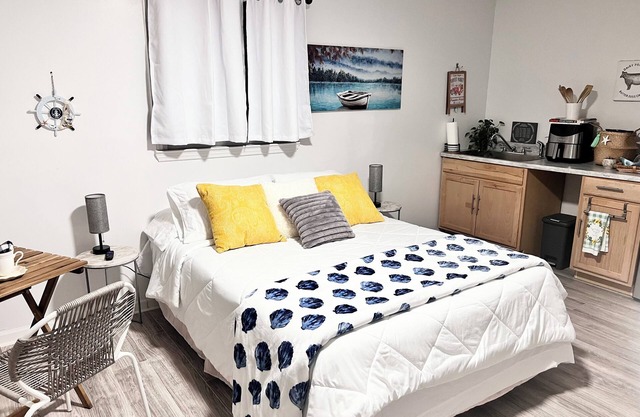 Charming Guest suite Charlotte Speedway retreat in brilliant Harrisburg.