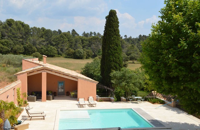 Encantadora granja provenzal en el parque de 8ha en calma absoluta - 10mn de Aix