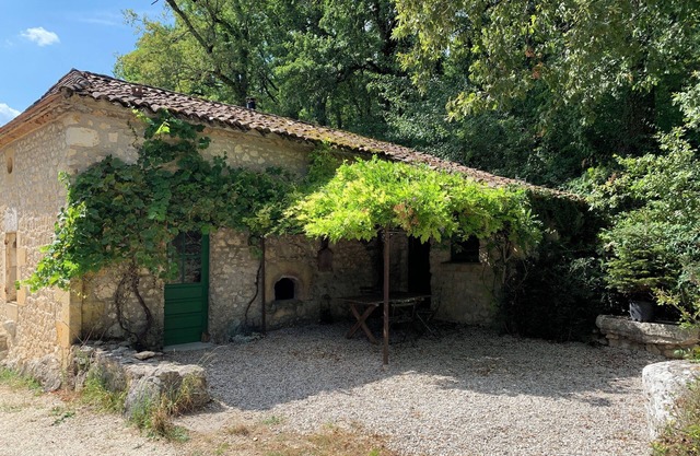 Charming house in the middle of 20 hectares of forest and meadows