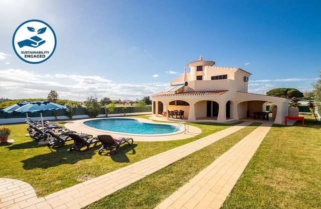 Wonderful Villa w/ Heatable Pool, Wi-Fi, A/C & BBQ