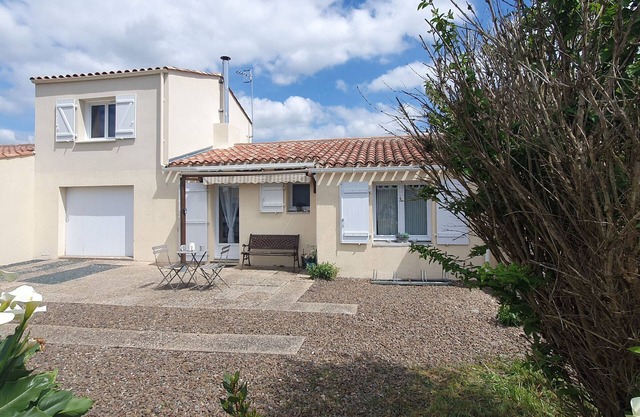 Casa individual con jardín cerca de playa y centro en Aiguillon-sur-Mer, admite mascotas