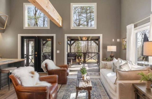 Sunlit Mirror Lake Area Cottage
