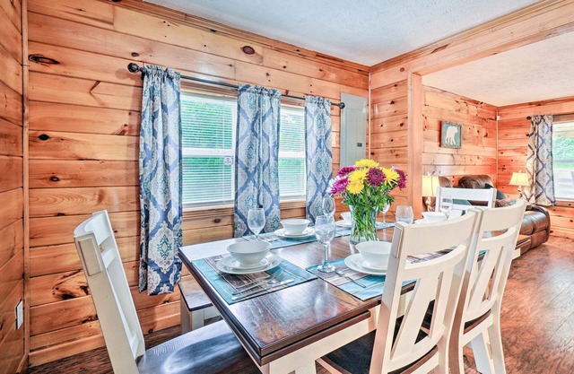 Charming Jamestown Cabin w/ Large Backyard!