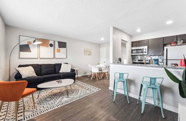 Charming King Bed 1BR, 5 Min to DT