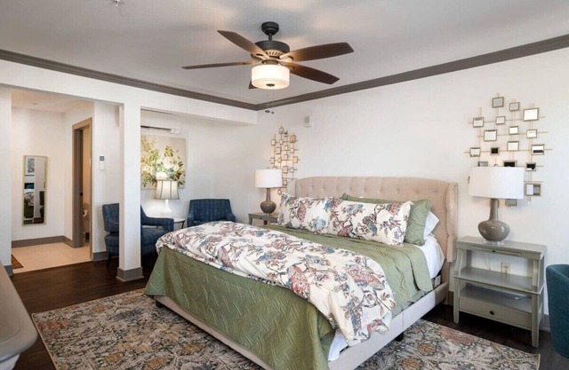 Park House on Main #2-King Suite