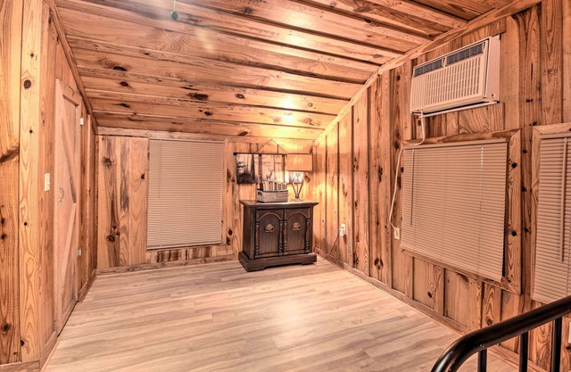 Charming Lakefront Retreat w/ Pier & Grill!