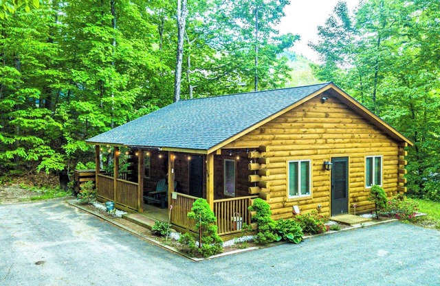 Couples Adventure Getaway Log Cabin in the White Mountain.
