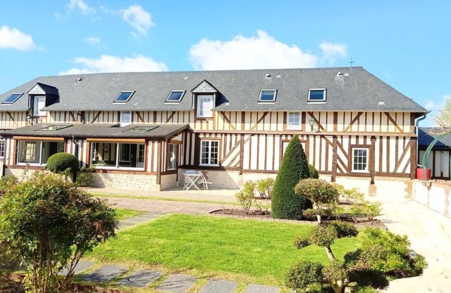Charming Longère with Jacuzzi Near Honfleur