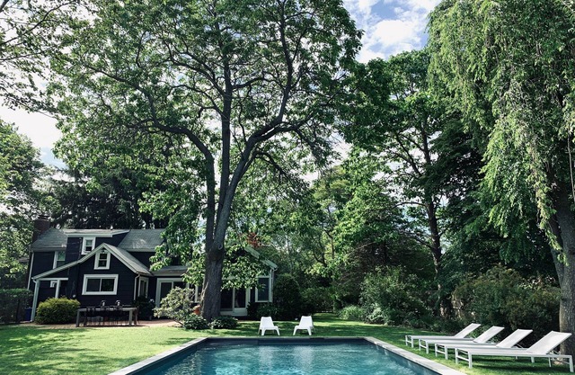 Encantadora y recientemente renovada casa de personajes en el corazón de East Quogue