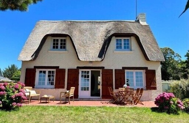 Charming oceanfront cottage