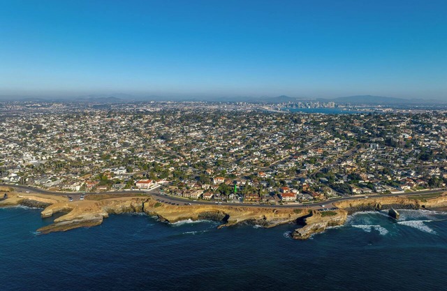Charming Oceanfront master suite B