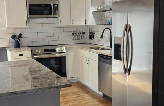 Charming, Pet friendly, Long stay discounts, 6 miles to Convention Center