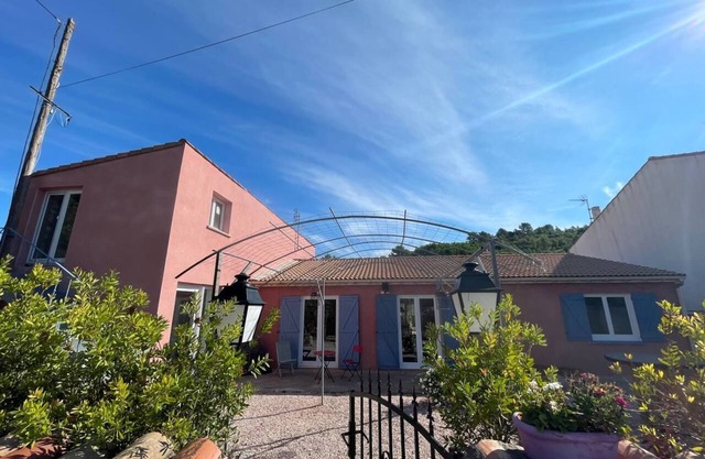 Charming property surrounded by vineyards near St Chinian