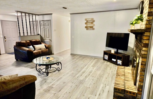 Charming, recently renovated 3 BR house in a quiet neighborhood in Enterprise!