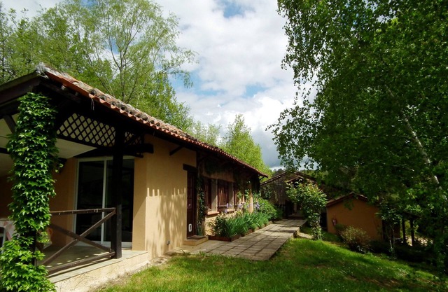 Encantadora casa de campo en excepcional Holiday Village **** en Périgord-Quercy