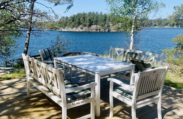 Charming Rustic Swedish Archipelago Cottage by the water
