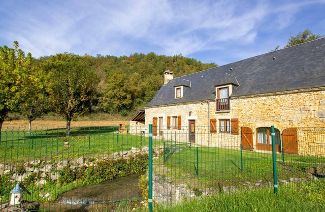 Casa aislada con jardín y chimenea cerca de Sarlat, ideal para explorar la Dordogne.