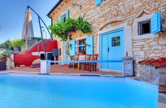 Encantadora villa de piedra con piscina privada