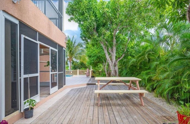 Charming studio in fabulous Bodden Town with WiFi, AC