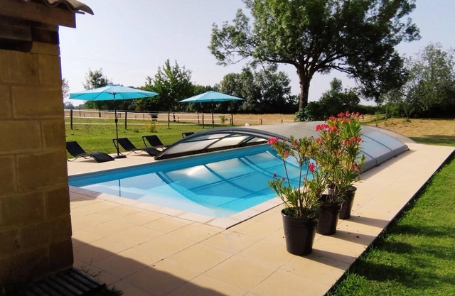 Estudio acogedor con terraza, piscina y jardín en el corazón del Perigord