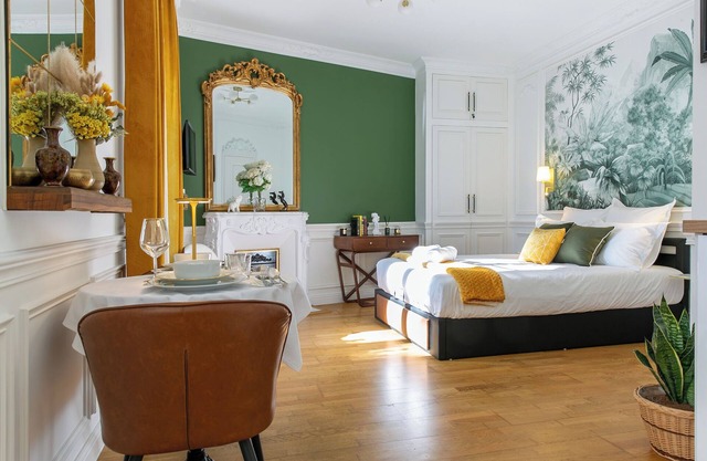 Charming studio with terrace and parking - near downtown