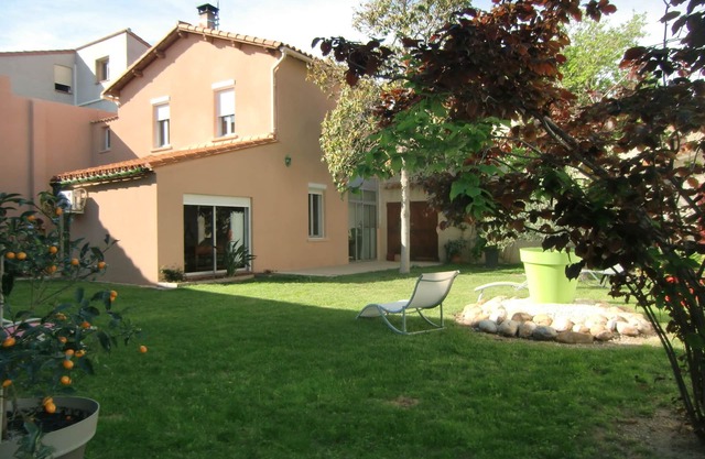 Encantadora villa con jardín vallado de aproximadamente 400m²