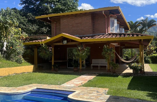 Charming villa near to Medellín Metro and malls