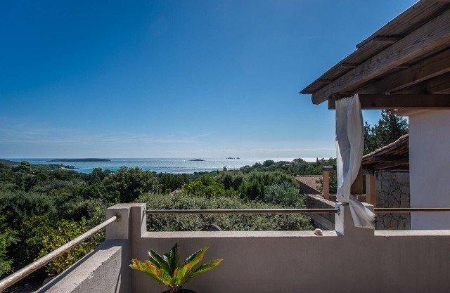 Encantadora villa con impresionantes vistas de la magnífica playa de Palombaggia.