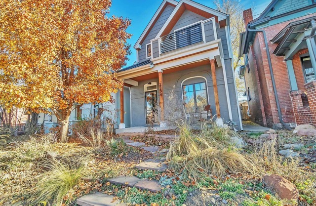 High-end Walkable Victorian 3-bedroom house in Denver