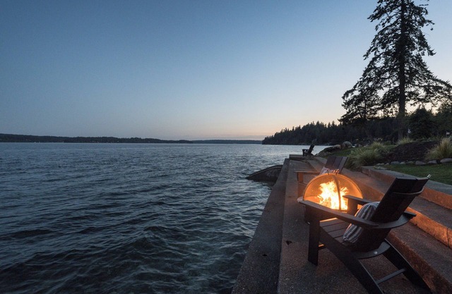 Charming Waterfront Beach Home w Pickleball