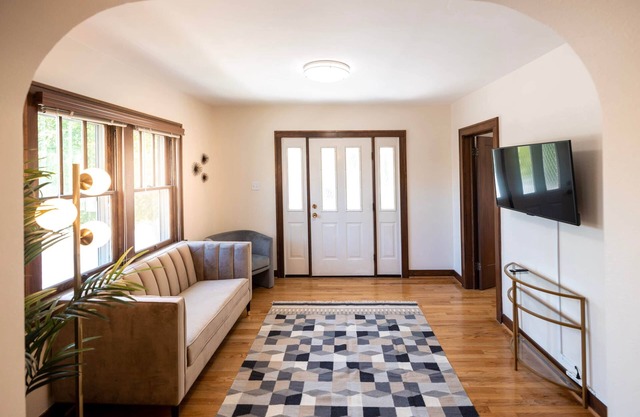 Charming3Bdrm ●Great Location ●Award Winning Beds