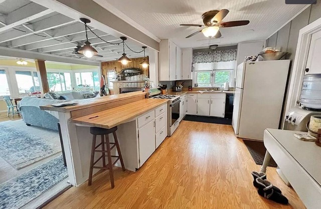 Chautauqua Lakefront Getaway with private dock