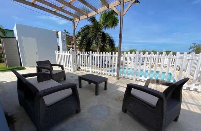 Cheerful 2-Bedroom Home w/ Pool 5 min from beach