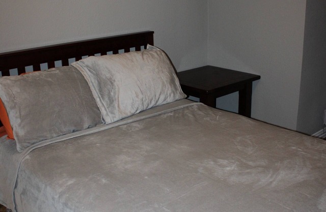 Cheerful 3BR Single Family minutes from Downtown